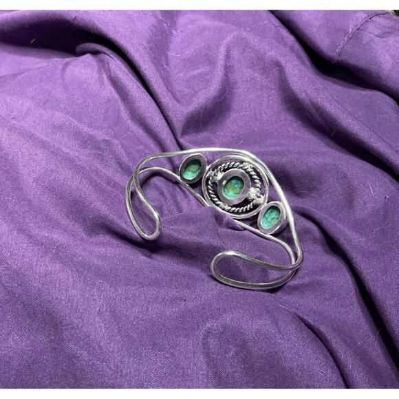 $ Beautiful Turquoise Cuff Bracelet - Picture 3 of 4